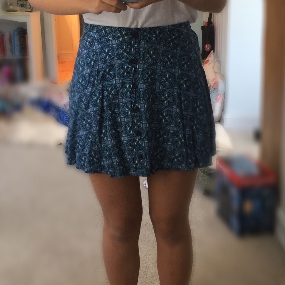 PRINTED SKIRT WITH BUTTONED DETAIL