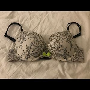 Victoria's Secret very sexy push up bra sz 32B