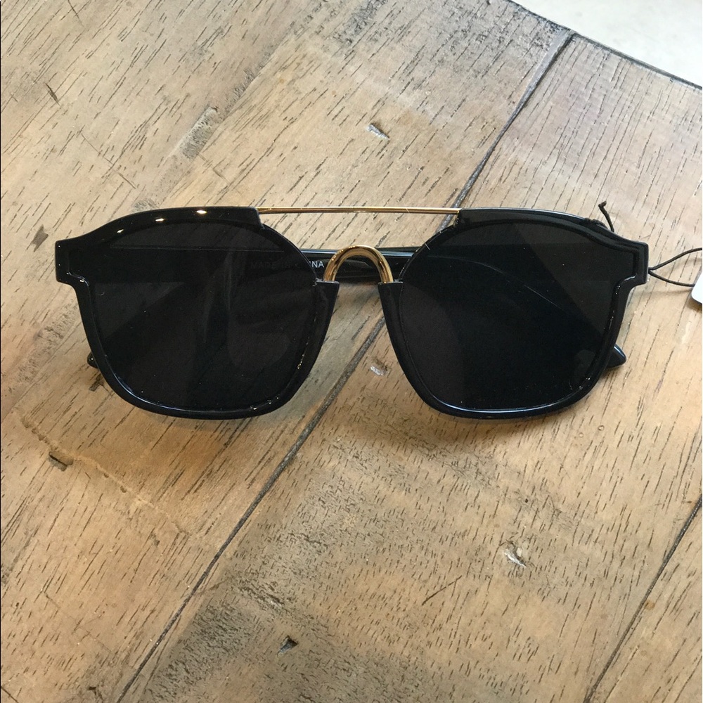 Gold // Black Top Bar Festival Sunnies // NEW