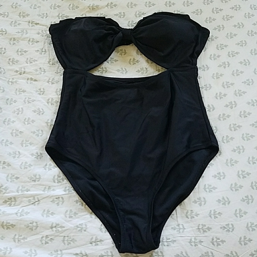 Cupshe Cut To It Shell Swimsuit