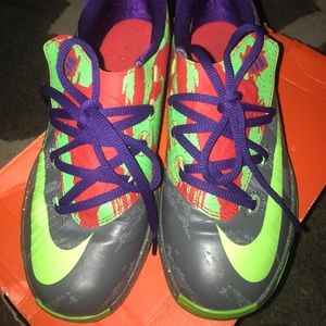 KD VI preschool size 2 sneakers