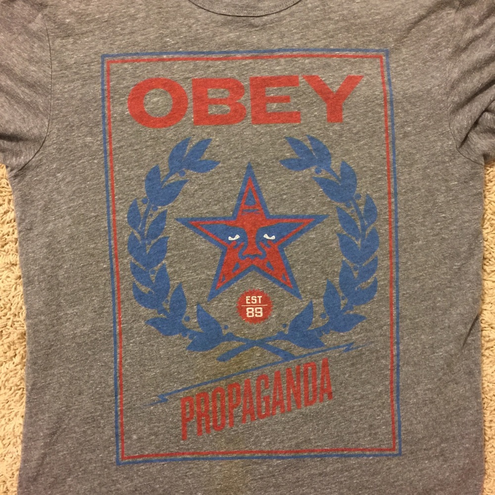 Obey tee