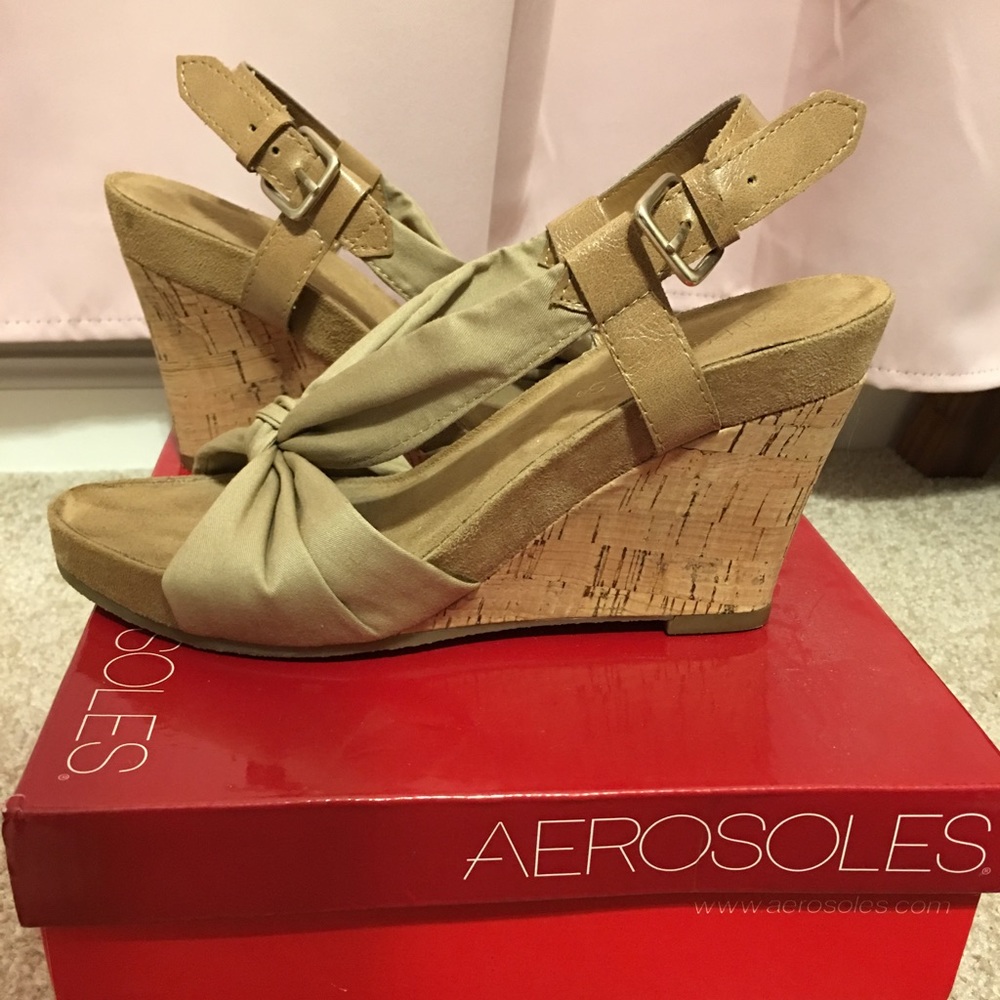 Aerosoles tan wedge