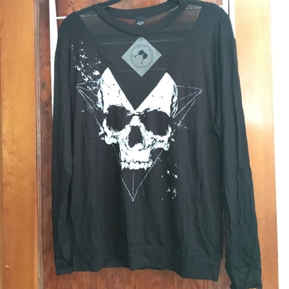 LAST ONE❕Black & White Mesh Detail Skull Top - Picture 3 of 4