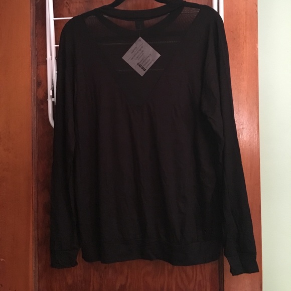 LAST ONE❕Black & White Mesh Detail Skull Top - Picture 4 of 4