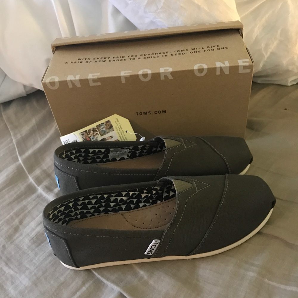 olive green toms!