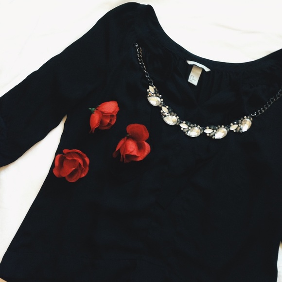 • H&M BLOUSE• - Picture 2 of 2