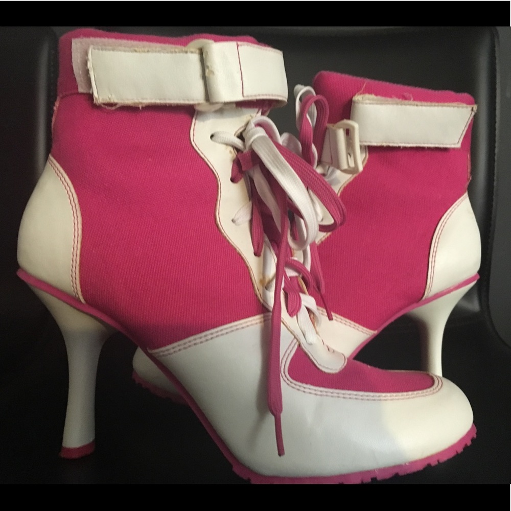 Lace up Sneaker Heals Size 7