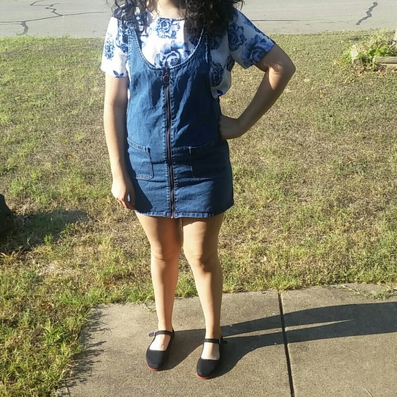 White and blue floral top - Picture 4 of 4