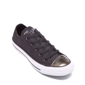 Size 8 womens Converse Sneakers