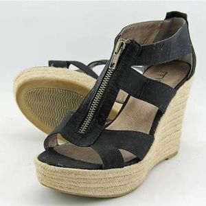 ☮️ SOLD ☮️Black Wedges