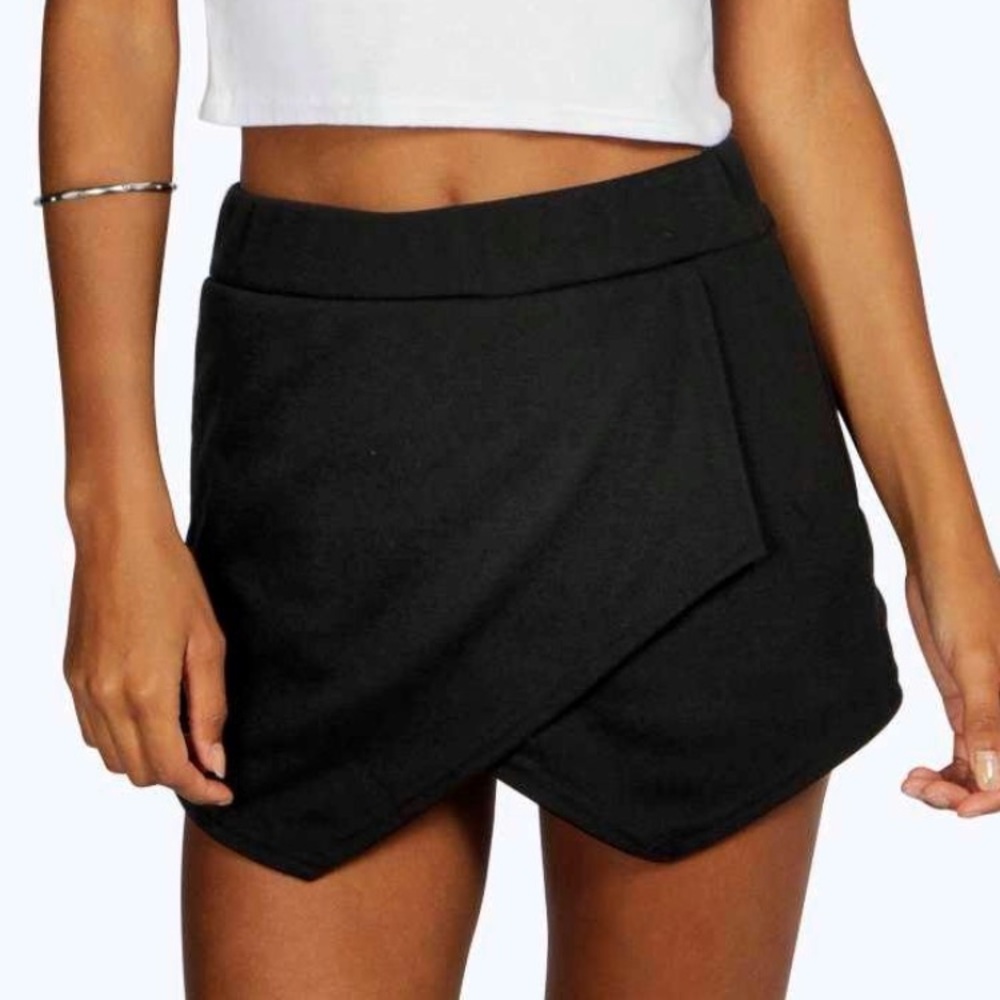 Black skort