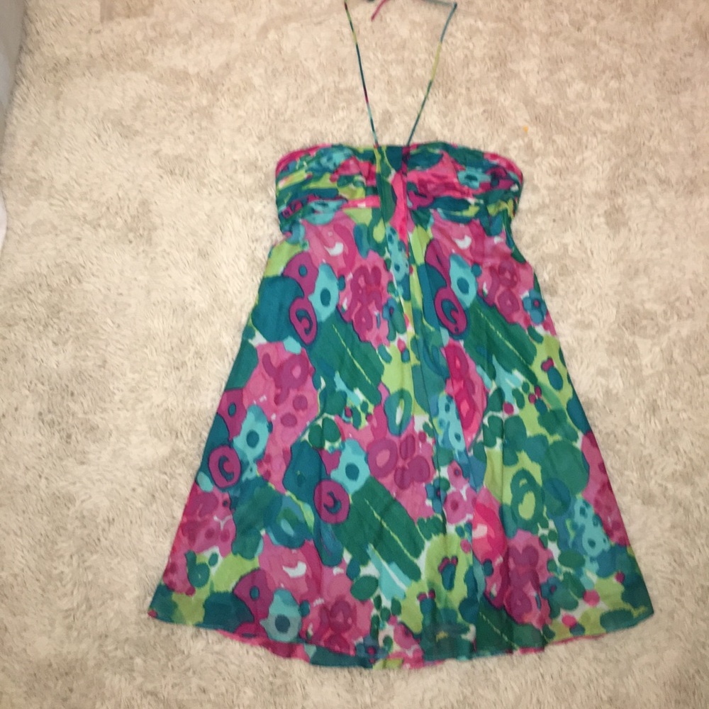 Sleeveless dress with tie neck