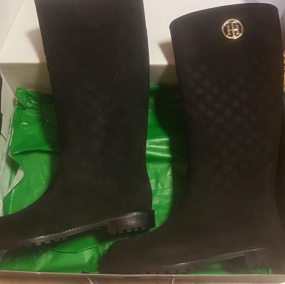 ** SOLD **    Tommy Hilfiger boots