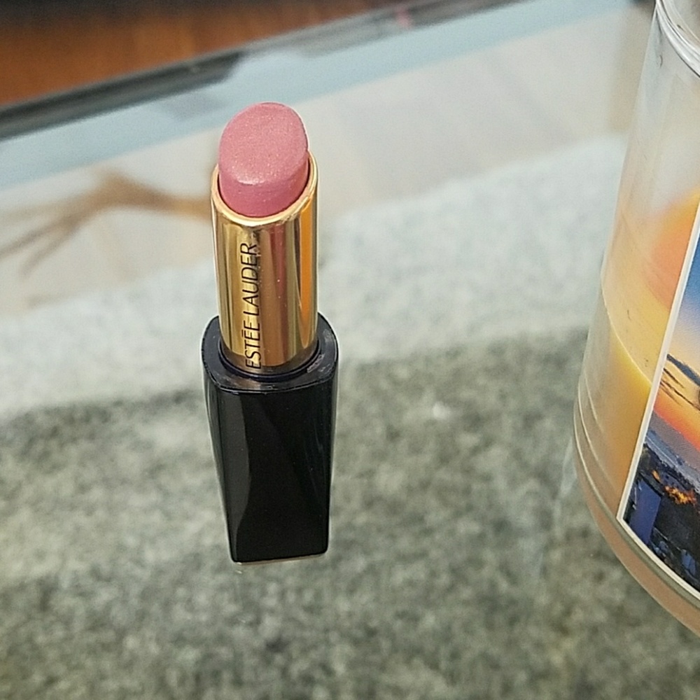 Estēe Lauder lipstick