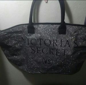 VS LIMITED EDITION 2015 WEEKEND TOTE!