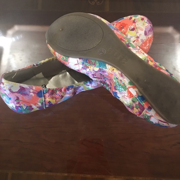 Ana Flats ! So cute for spring or summer. - Picture 2 of 2