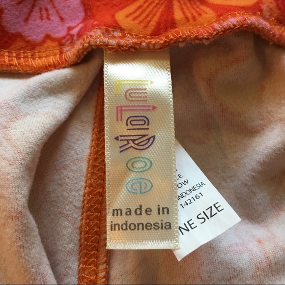 Lularoe Heart Print Leggings - Picture 3 of 6