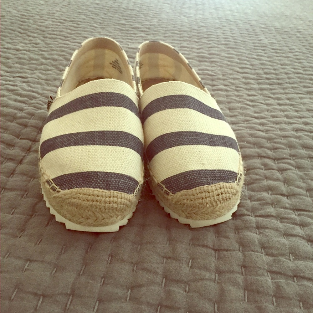 BRAND NEW this season Karl Lagerfeld espadrilles