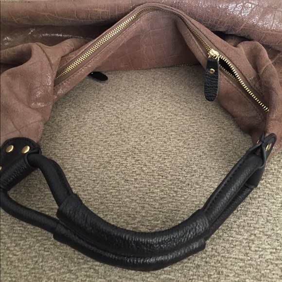 Modena Croc Embossed leather Bag - Picture 3 of 3