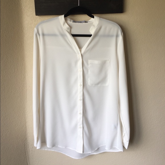 Elizabeth & Clarke Tops - NEW ivory button-down blouse