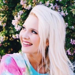 Meet your Posher, Hasti