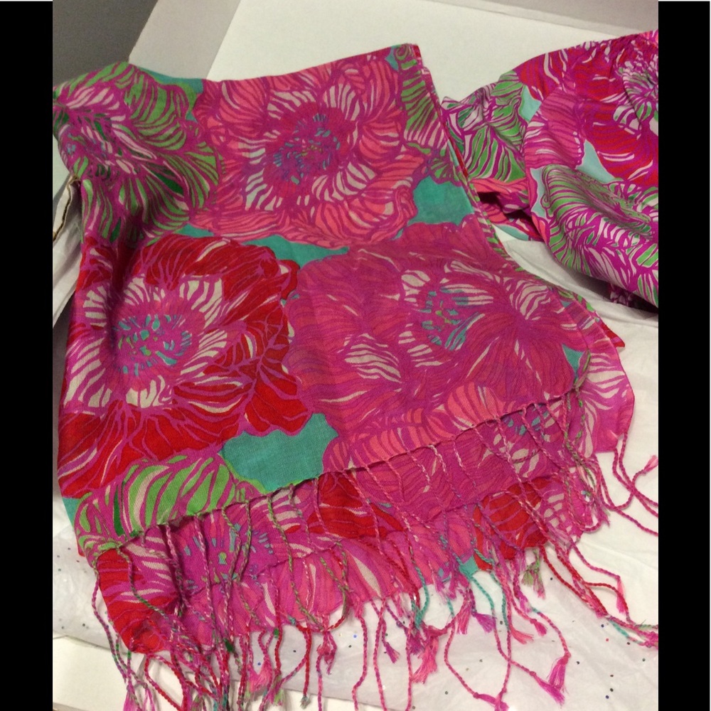 Lilly Pulitzer Worth it Murfee Scarf Rare NWOT❤️❤️ - Picture 2 of 5