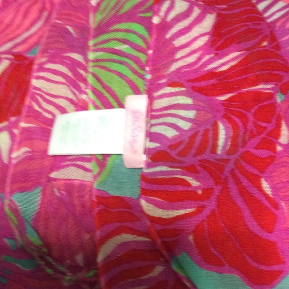 Lilly Pulitzer Worth it Murfee Scarf Rare NWOT❤️❤️ - Picture 3 of 5