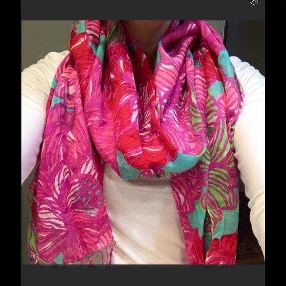 Lilly Pulitzer Accessories - Lilly Pulitzer Worth it Murfee Scarf Rare NWOT❤️❤️