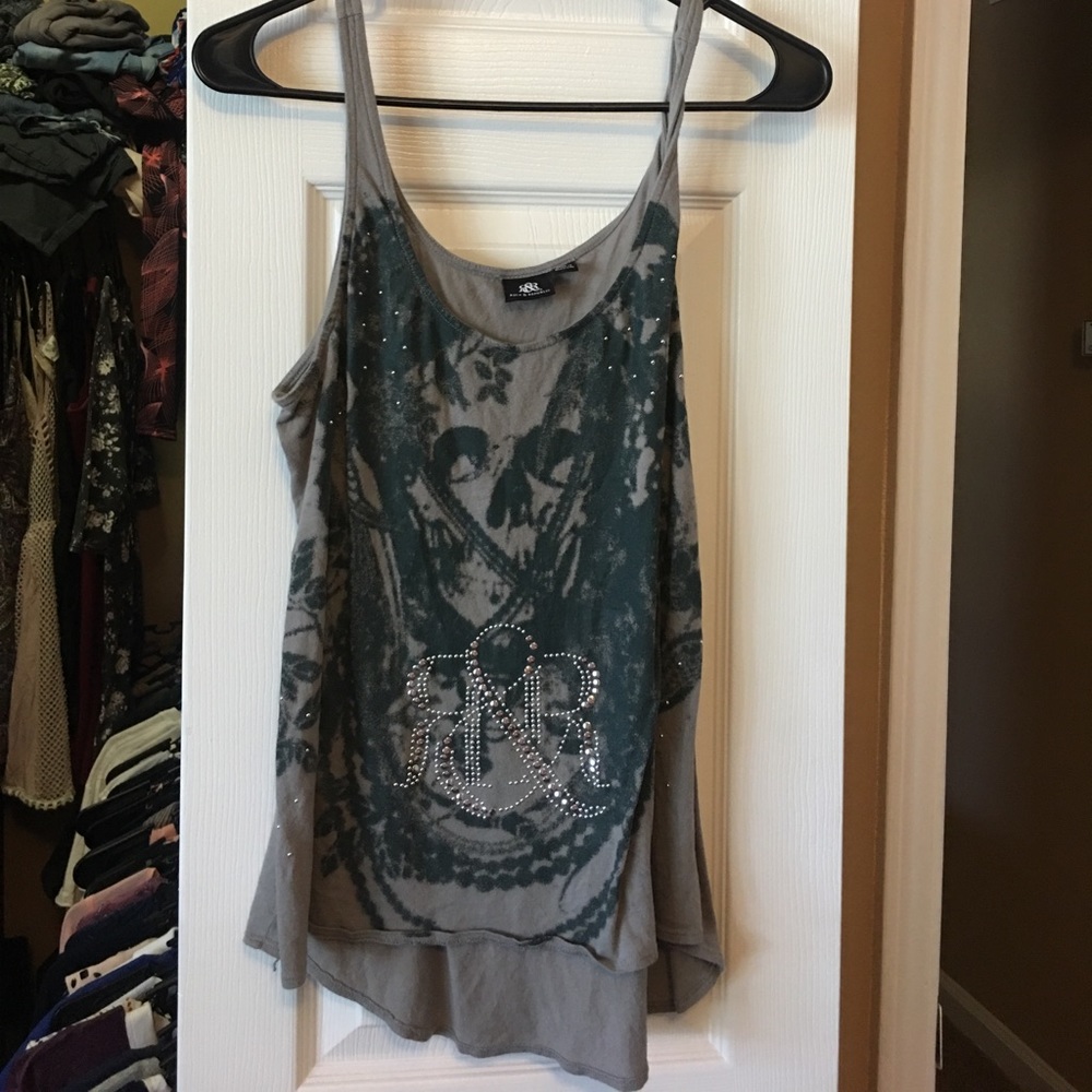 Cute Tank atop