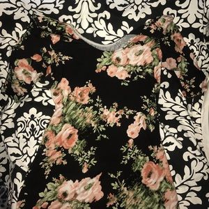 Floral 1/4 sleeve form fitting top