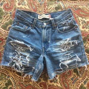 High wasted Levi shorts