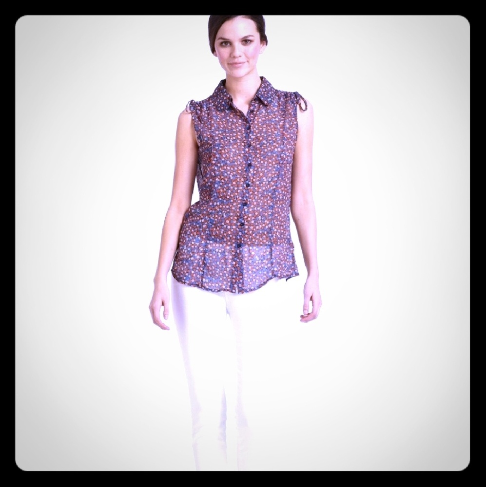 💕🆕️French Connection floral blouse