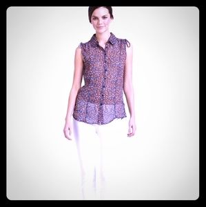 💕🆕️French Connection floral blouse