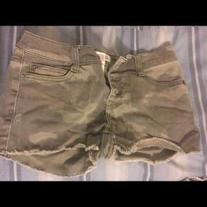 Camo mudd shorts size 1. Only worn once!
