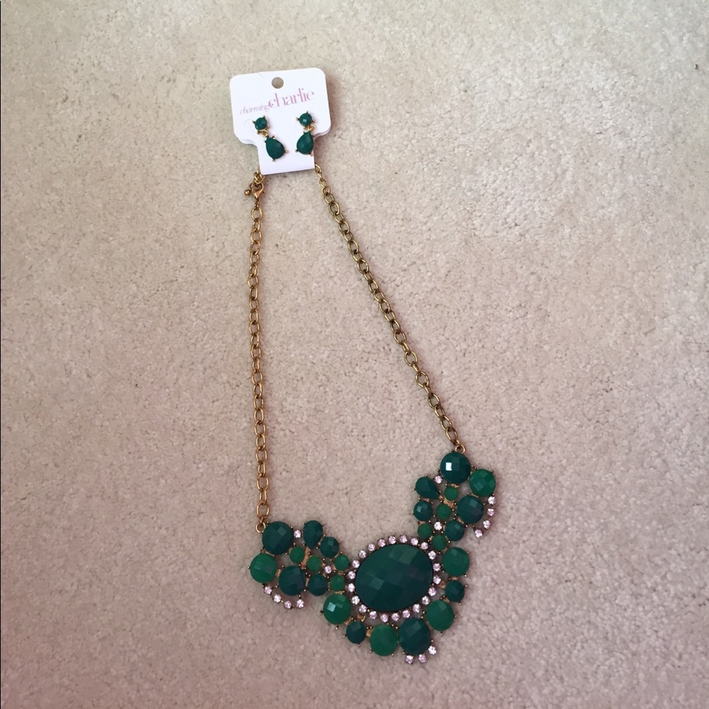 Green statement necklace