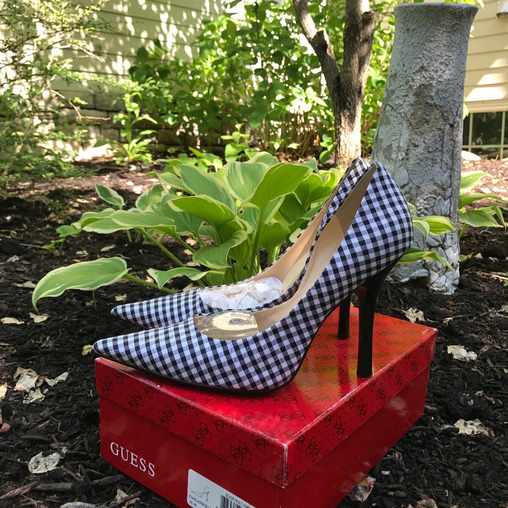 Guess GW Carrie12 in Black Multi Fabric size 10M