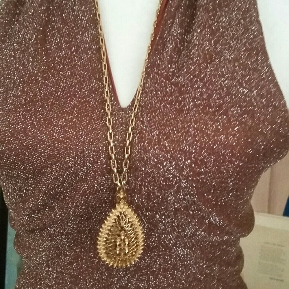 Vintage gold colored neclace.
