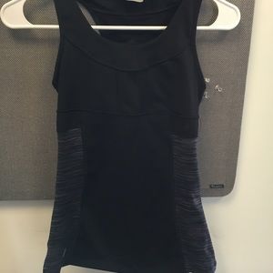 Athleta black + grey tank / back pockets for phone
