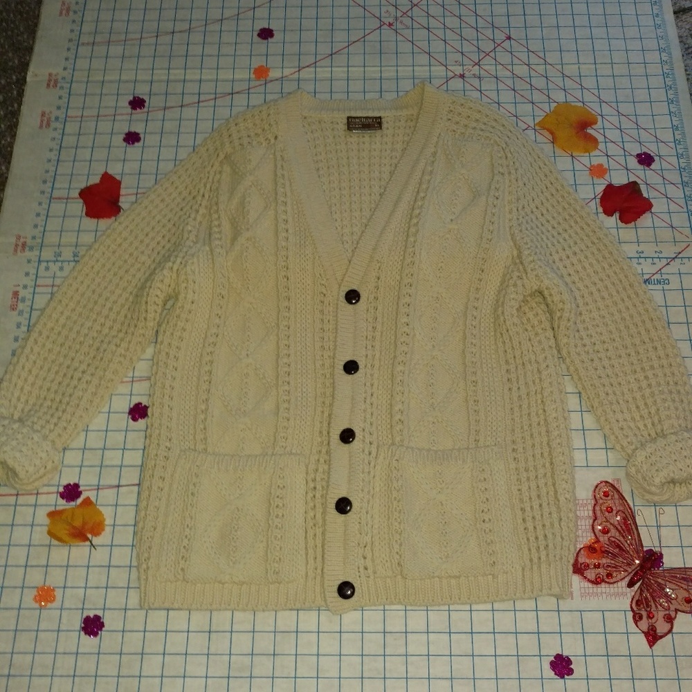 100% WOOL SWEATER