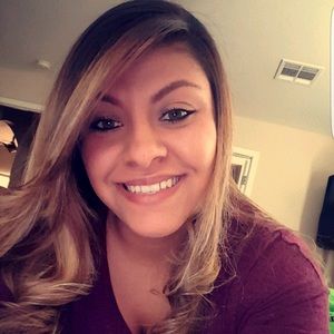 Meet your Posher, Alexis