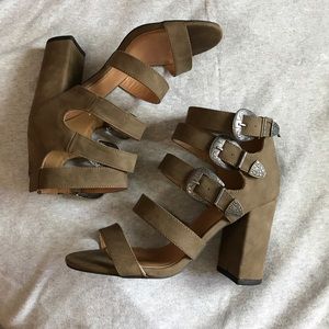 NEW👠Buckle Heels. BUNDLE & SAVE ❤️