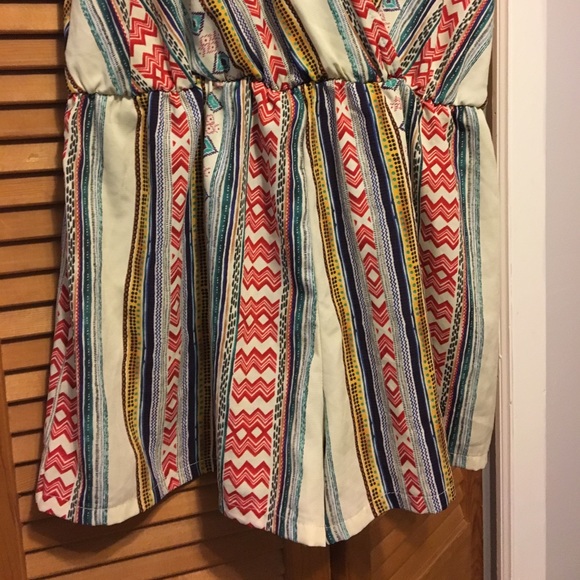 Aztec pattern romper! - Picture 3 of 4