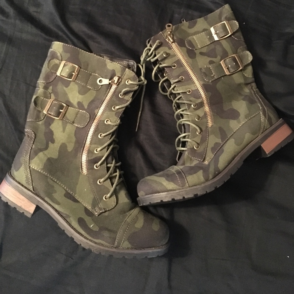 Camouflage print combat boots