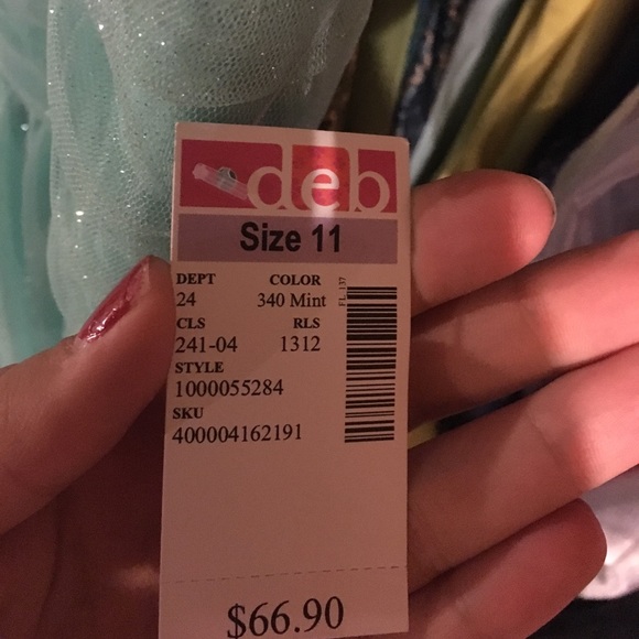 Dresss - Picture 2 of 3