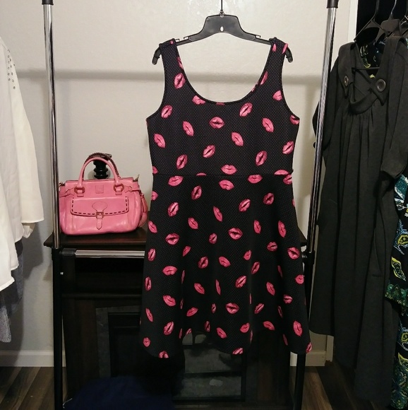 torrid Dresses & Skirts - Torrid Lips Dress