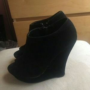Black open toe wedges