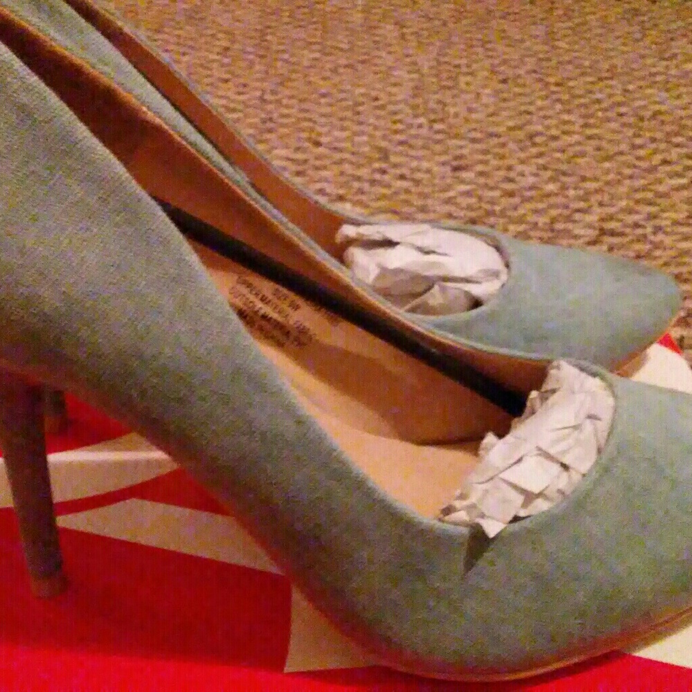High heel pumps