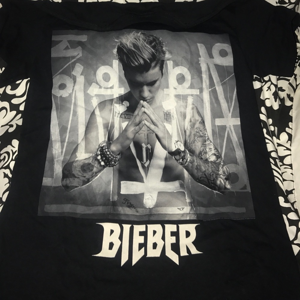 Justin Bieber tour shirt