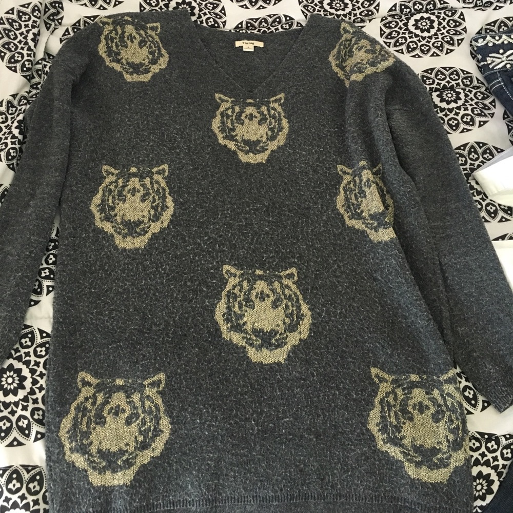 Oversized tiger sweater